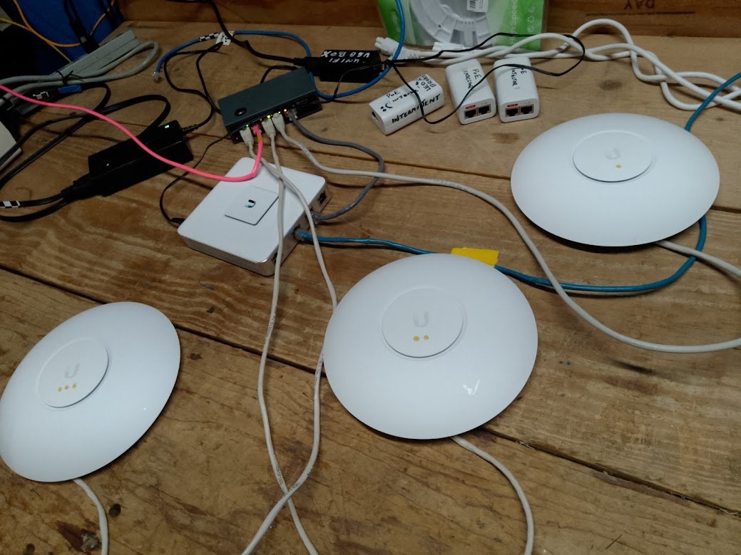 UniFi access points on the bench — Cdoc WiFi lab